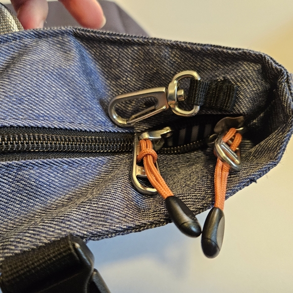 Pacsafe Slingsafe Lx250 Anti-Theft Tote, Denim with laptop compartment. - Picture 11 of 13